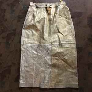 Leather pencil skirt with split in the back